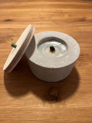 Beton-Wachskerze 'Wachsfresser' zylindrisch, klein