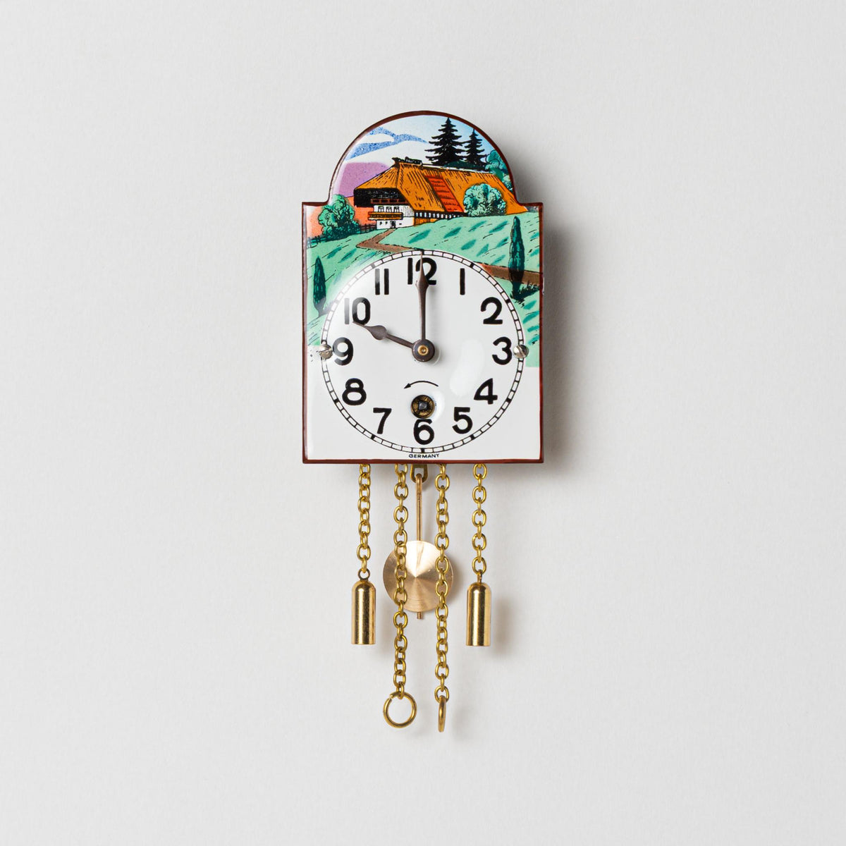 Wanduhr "Schwarzwaldhaus",  Bogenschild aus Emaille, Maße: 50 x 75 mm, Eintagewerk
