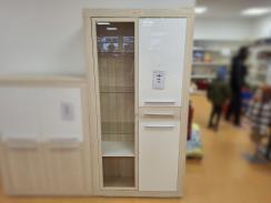Vitrinenschrank 