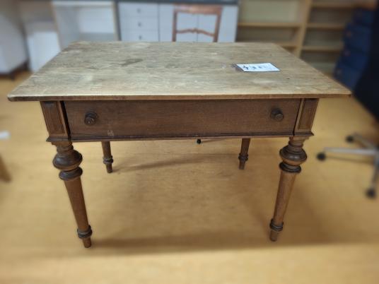 Esstisch mit Schublade 