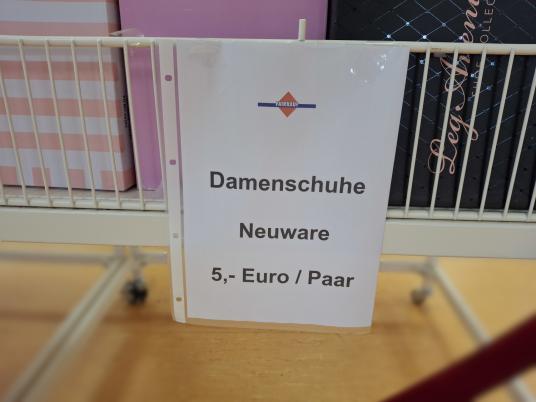 Damenschuhe Neuware, je paar 5€ 
