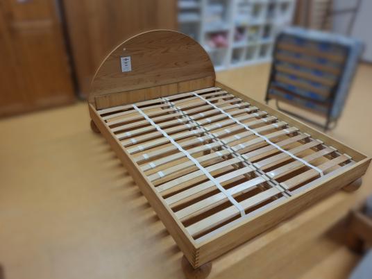 Bett mit Rost 160x200 