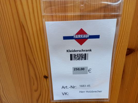 Kleiderschrank 