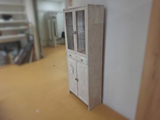 Vitrinenschrank 