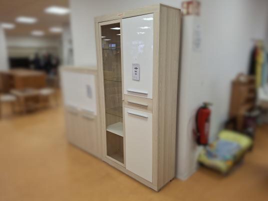 Vitrinenschrank 