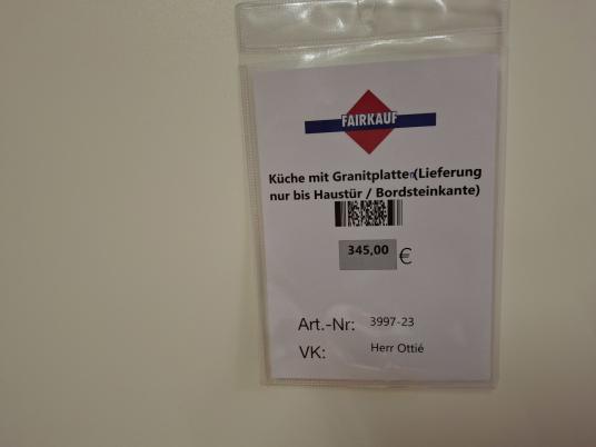 Küche mit Granitplatte 