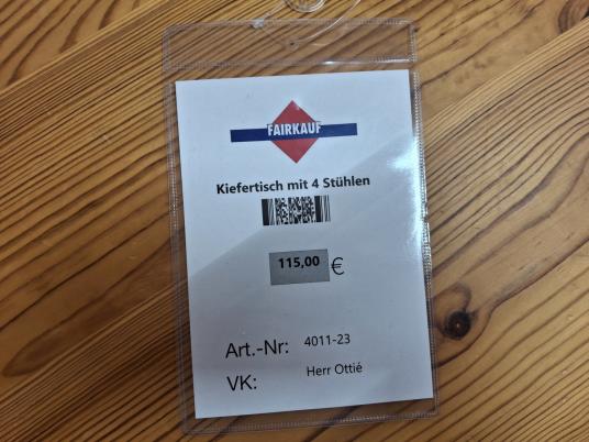Kieferntisch mit 4 Stühlen 