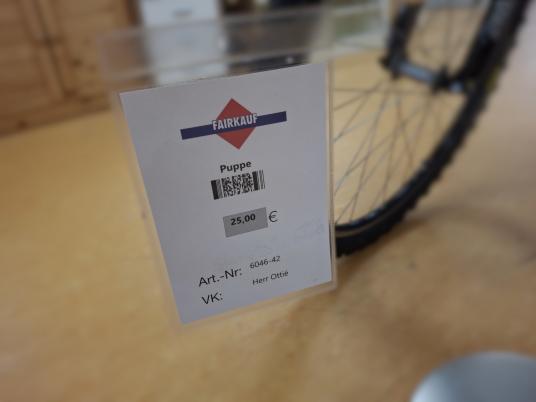 Puppen je 25€ 