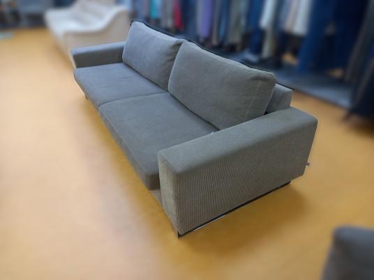 Zwei-Sitzer-Sofa 