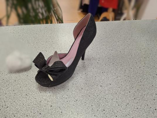 Damenschuhe Neuware, je paar 5€ 