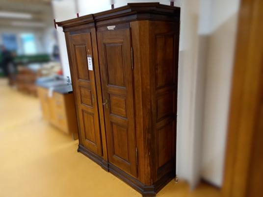 Antiker Schrank 