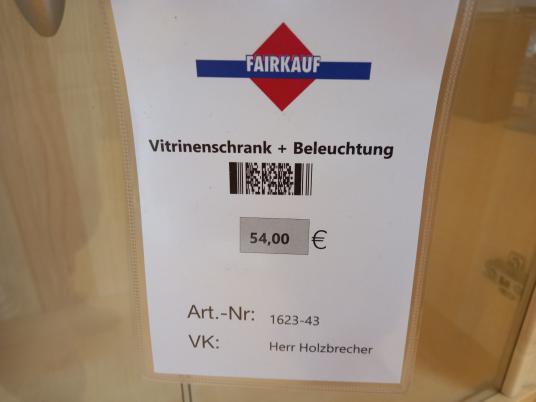 Vitrinenschrank + Beleuchtung 