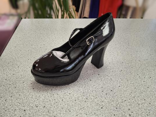 Damenschuhe Neuware, je paar 5€ 