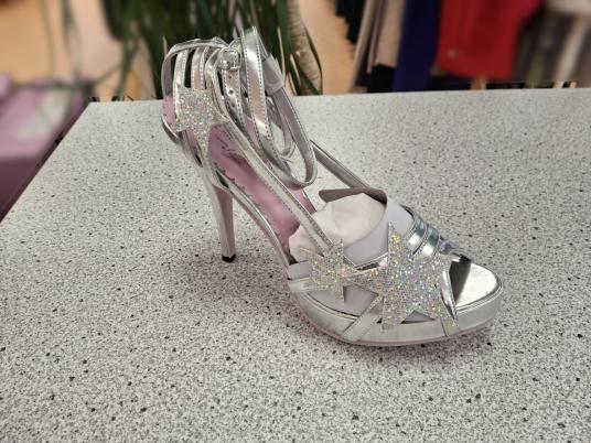 Damenschuhe Neuware, je paar 5€ 